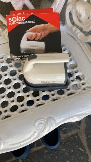 Quitapelusas eléctrico multiuso Solac con caja