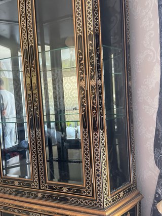 Vitrina de cristal y madera estilo oriental
