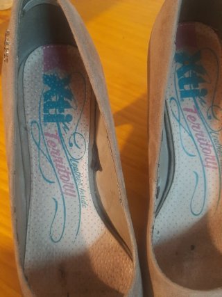 Zapatos de salón beige Territory