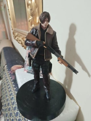 BAJADO DE PRECIO Resident Evil Leon S Kennedy