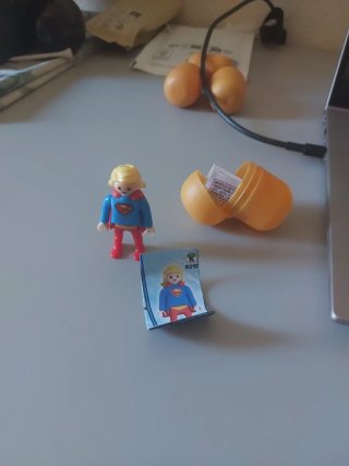 Figura Supergirl Kinder Playmobil