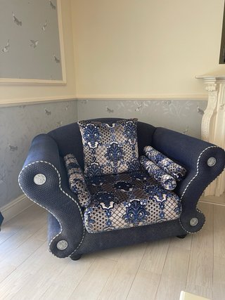 Juego de sillones de tela y madera
