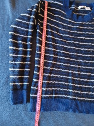 Jersey de rayas azul, negro y blanco