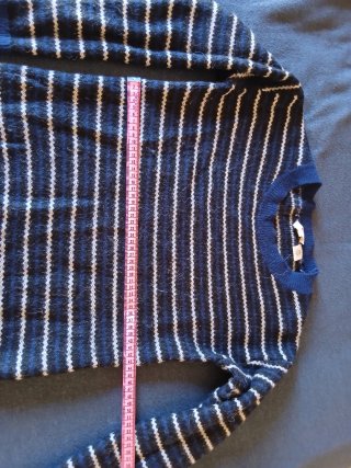 Jersey de rayas azul, negro y blanco