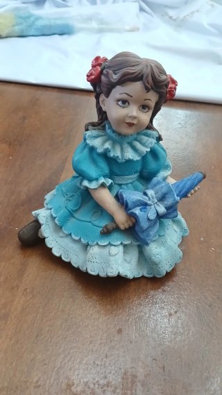 Figura de Escayola Niña con Paraguas