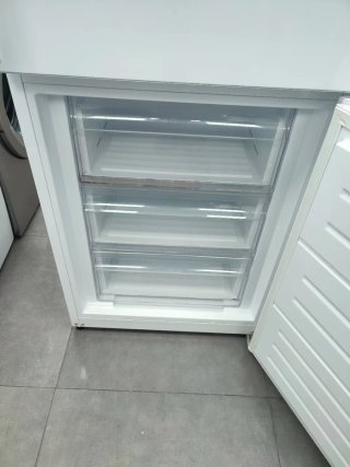 Nevera marca Svan 200/60cm clase E con garantían