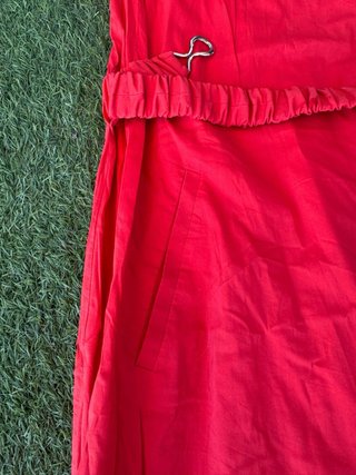 Vestido rojo con cinturón