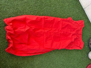 Vestido rojo con cinturón