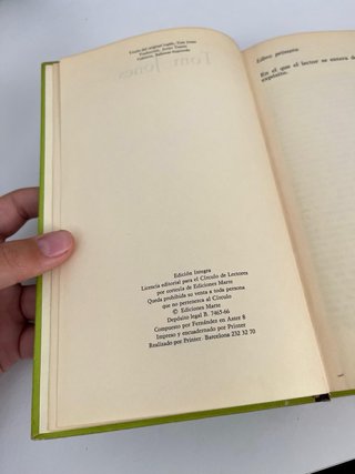 Libro Tom Jones antiguo