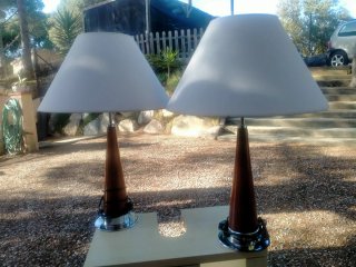 Lámpara de mesa madera y metal