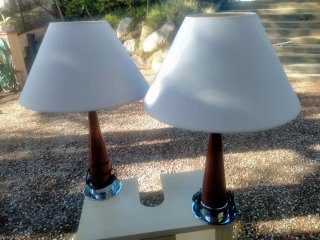 Lámpara de mesa madera y metal
