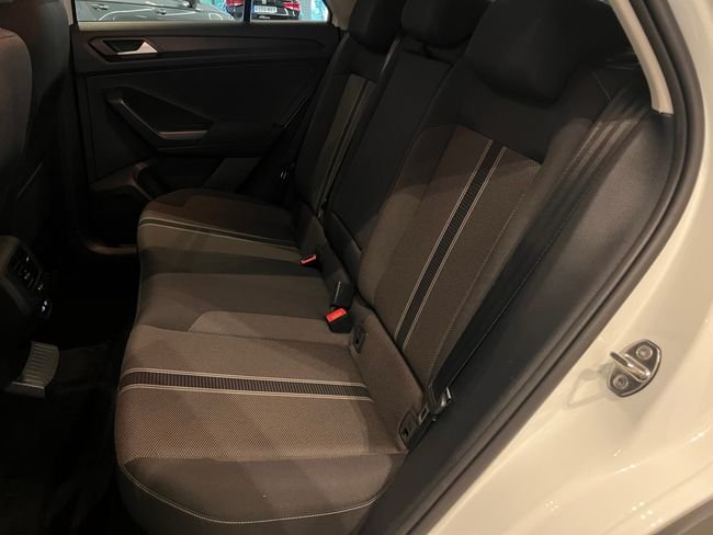 Volkswagen T-Roc 2022, foto 11
