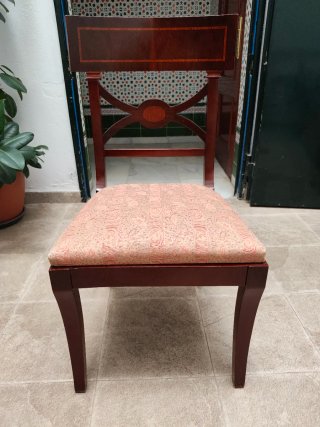 Silla de comedor clásica madera.