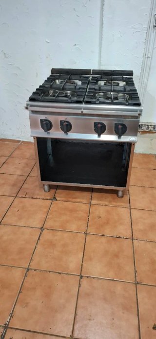Cocina Industrial Bertos de 4 Fuegos