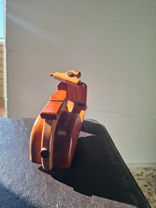 Moto Decorativa Artesanal de Madera