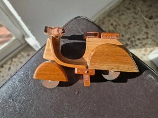 Moto Decorativa Artesanal de Madera