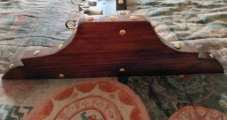 Perchero madera pino con adornos dorados