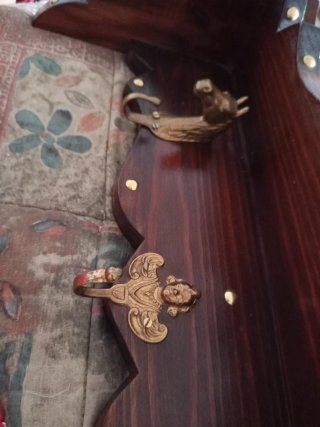 Perchero madera pino con adornos dorados