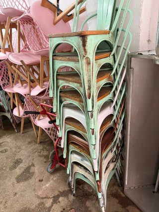 Sillas de metal apilables