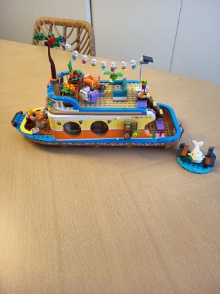 Barco Lego con figuras y accesorios