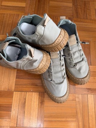 Zapatillas Beige y Marrones
