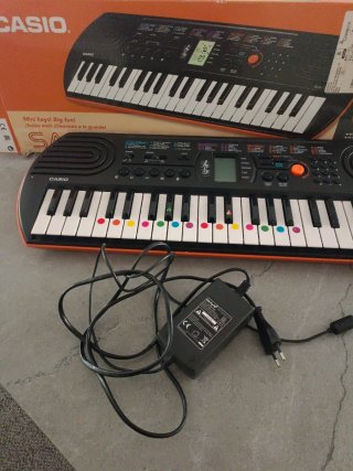 Piano Casio SA-76 Electrónico
