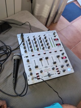 Mesa de mezclas Behringer DJX700