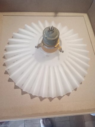 Lampada vintage in vetro lattimo