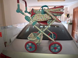 Carrito de bebé Nenuco completo