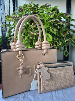 Conjunto bolso y monedero Tous beige oscuro