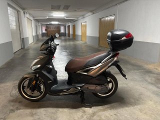 Kymco 125cc Scooter con Baúl