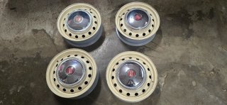 4 Llantas de 13 pulgadas con Tapacubos