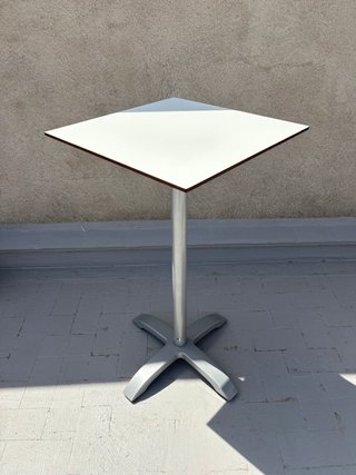 Mesa Resol Vela S 70×70 blanca – Contract