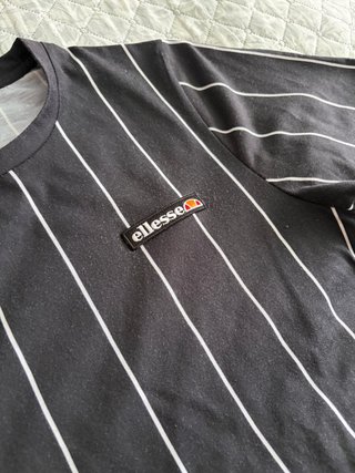 Camiseta Ellesse Negra Rayas Blancas Talla M