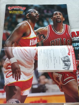 Lote 3 revistas Gigantes del basket. Jordan, Bird.