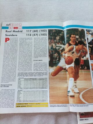 Lote 3 revistas Gigantes del basket. Jordan, Bird.