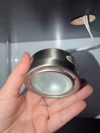 Vitrina Detolf IKEA con iluminación