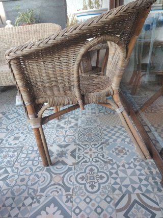 Sillón de mimbre para exterior