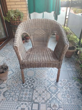 Sillón de mimbre para exterior