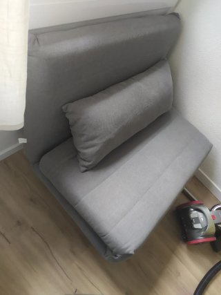 Sofá cama gris de tela