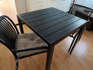 Mesa de jardín negra de resina
