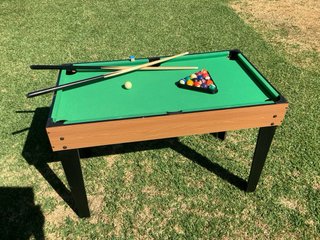 Futbolín, billar, ping-pong, bolos, *