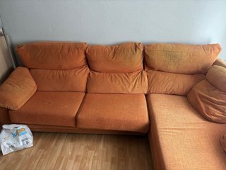 Sofá de tela naranja