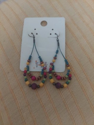 Pendientes largos de cuentas multicolor