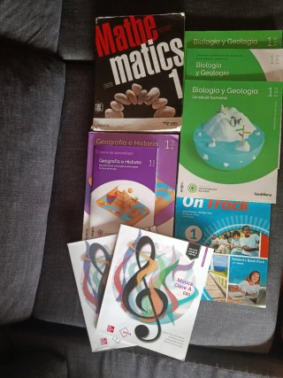 Libros de primero de la E.S.O en perfecto estado.