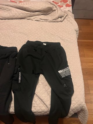 Pantaloni cargo neri stile techwear