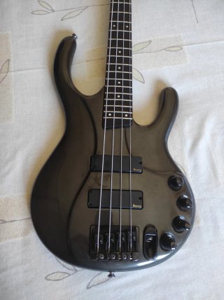 Bajo Ibanez Ergodyne EDC700