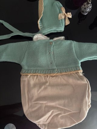 Pelele Turquesa con Conejito y Gorrito