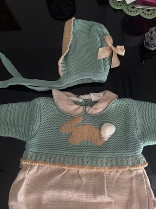 Pelele Turquesa con Conejito y Gorrito