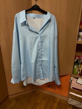 Camisa azul celeste básica de manga larga